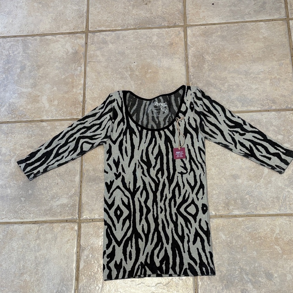 6/$20 NWT Poof New York Women's Black & Gray Zebra Print Scoop Neck Top S